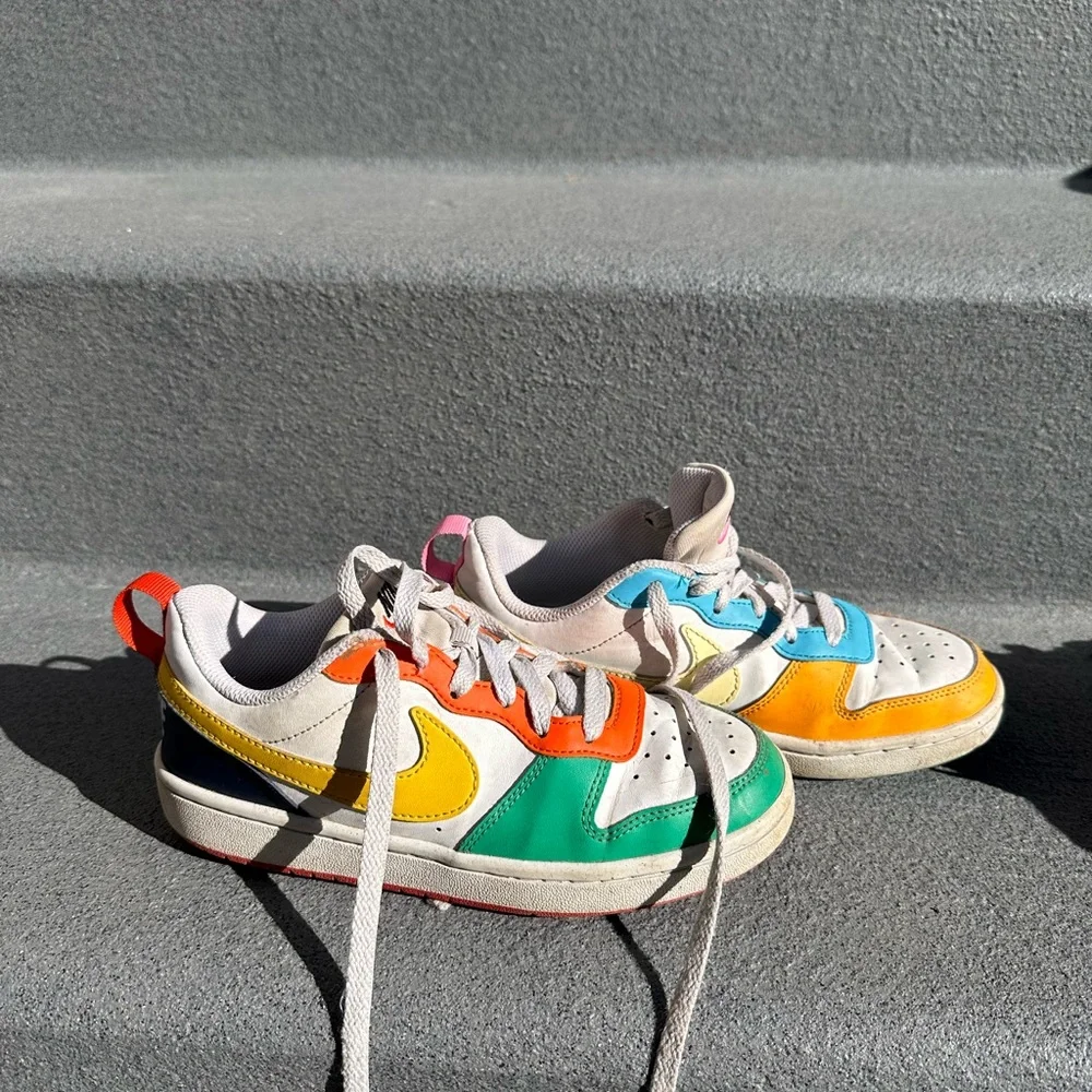 Nike | Shoes | Nike White Sneakers With Gray Accents | Poshmark display picture 1